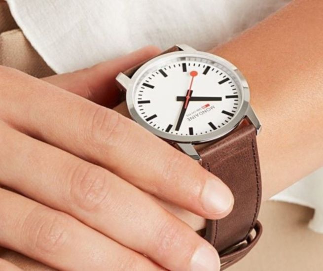 How Does a Quartz Watch Work? 